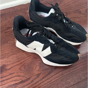 Like new women’s New Balance 327 size 6.